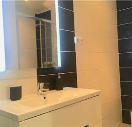 2 Bedroom Apartment with Balcony and Shared Pool in Albufeira, Sleeps 4-6